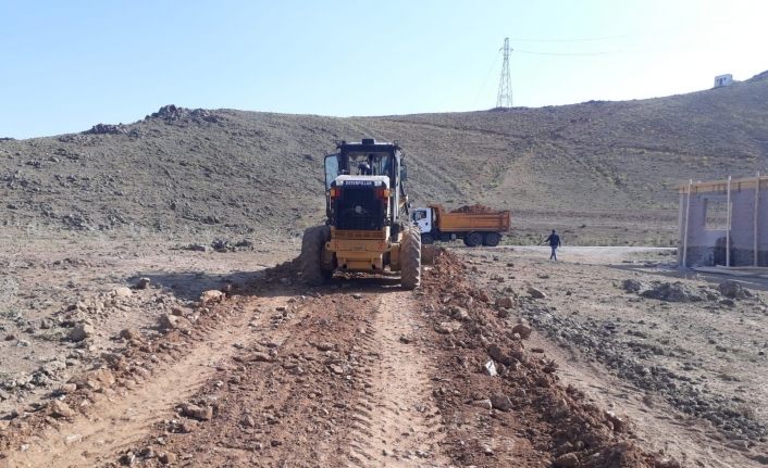 Çaldıran Belediyesi stabilize yol çalışmalarını aralıksız sürdürüyor