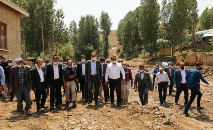 Gürpınar’da selin yaraları sarılıyor