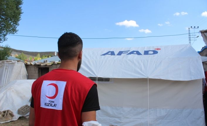 Kızılay’dan selzedelere yardım