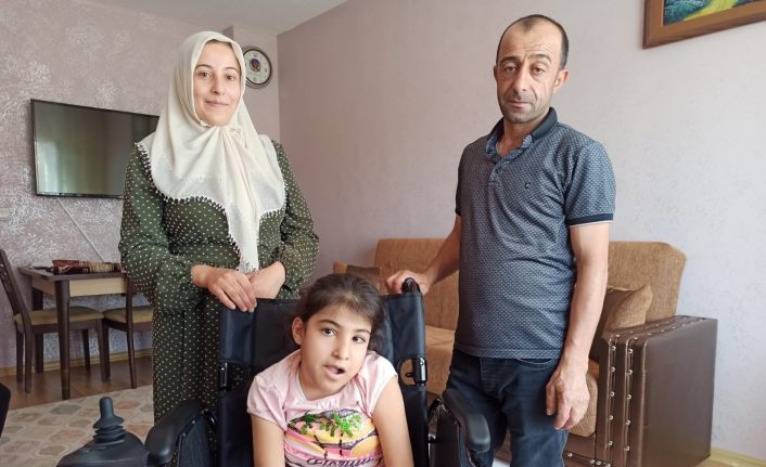 Küçük Evin’nin akülü sandalye sevinci