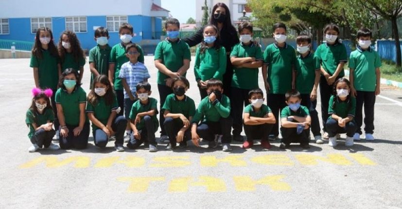 Minik öğrencilerden yüz yüze eğitim için klipli aşı çağrısı