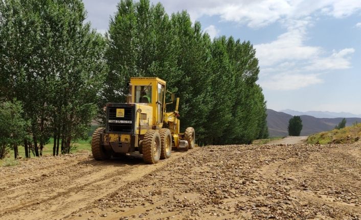 Van Büyükşehir Belediyesi selzedelerin acılarına ortak oldu