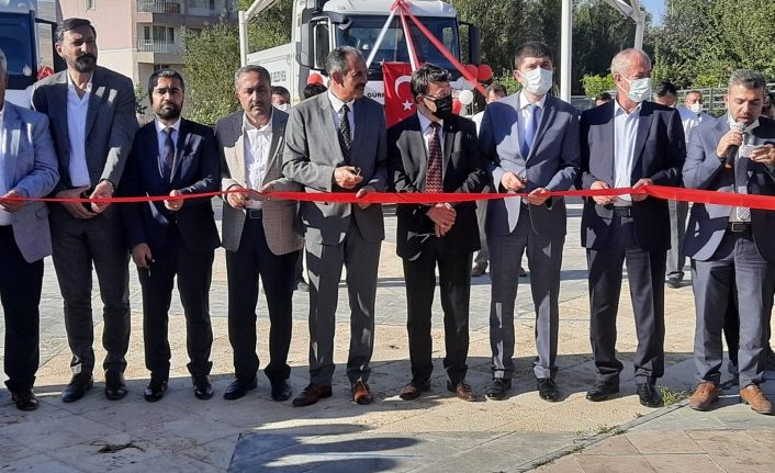 BAŞKAN TÜRKMENOĞLU GÜRPINAR'DA AK BELEDİYECİLİĞİN HİZMETE ALDIĞI İŞ MAKİNALARININ AÇILIŞ TÖRENİNE KATILDI