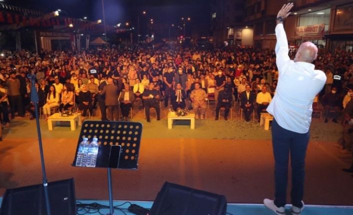 Bölgenin ilk çocuk eğlence merkezi Van'da konser eşliğinde açıldı