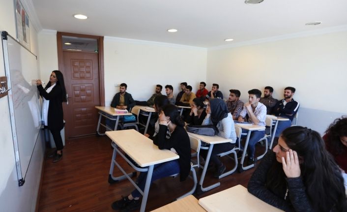 Bölgenin ilk çocuk eğlence merkezi Van'da konser eşliğinde açıldı
