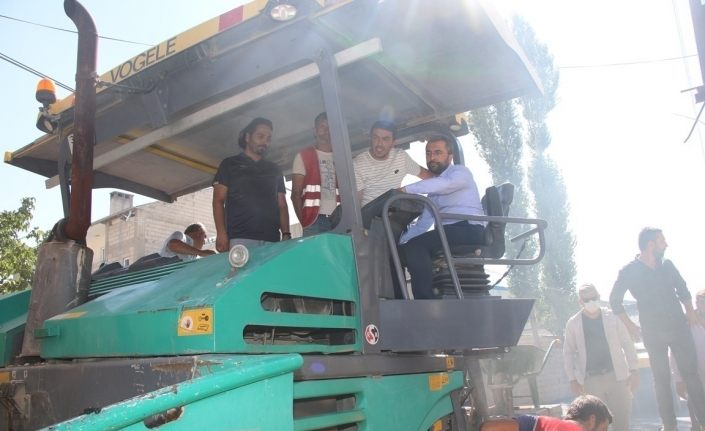 Edremit’te Yollar Asfaltlanıyor