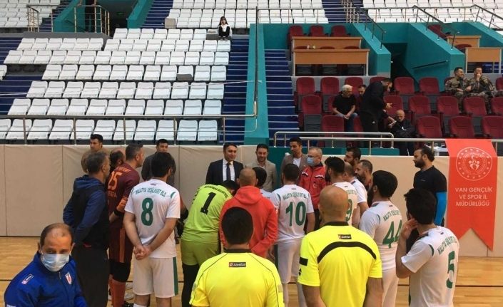 Genel Sekreter Çelikel, görme engelliler futsal müsabakasını izledi
