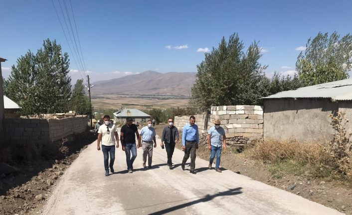 Muradiye Kaymakamı Savar, ilçedeki yol çalışmalarını denetledi