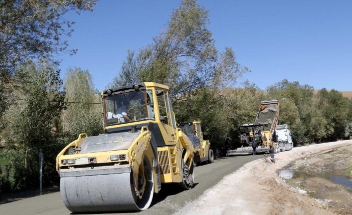 Saray’da 16 kilometrelik beton yol yapımı