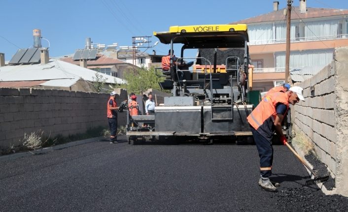 Van Büyükşehir Belediyesi asfalt çalışmalarını sürdürüyor