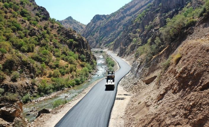 Van Büyükşehir, Çatak’ta 37 yerleşim yerinin 50 yıllık yol sorununu çözdü