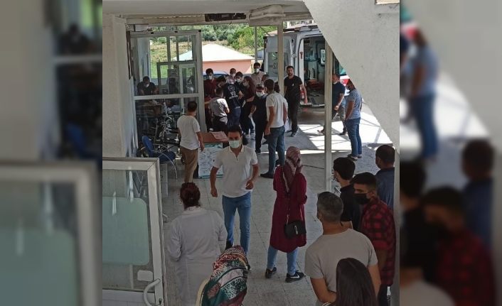 Van Gölü’ne giren genç boğulmaktan son anda kurtuldu