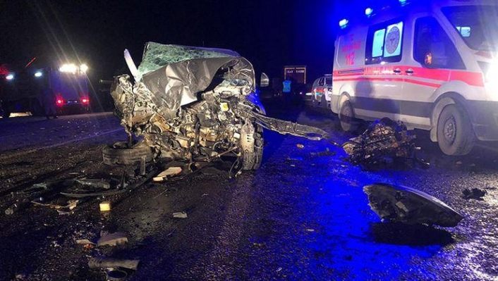 Van Gürpınar karayolunda feci kaza: Çok sayıda yaralı var