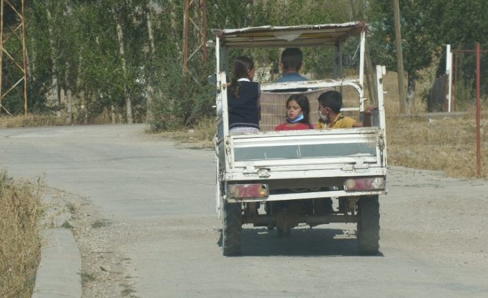 Van Kevenli’de öğrenciler okula servisle değil motosiklet ile gidiyor!