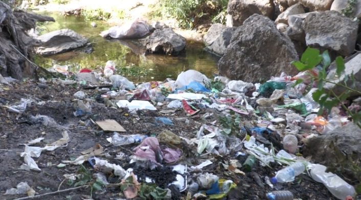 Van Muradiye Şelalesi’nin etrafı çöplüğe döndü