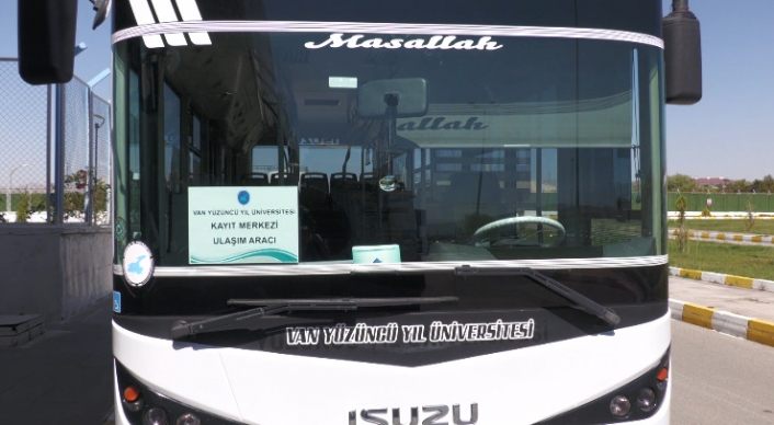 Van YYÜ’de öğrenciler kapıda karşılanıyor