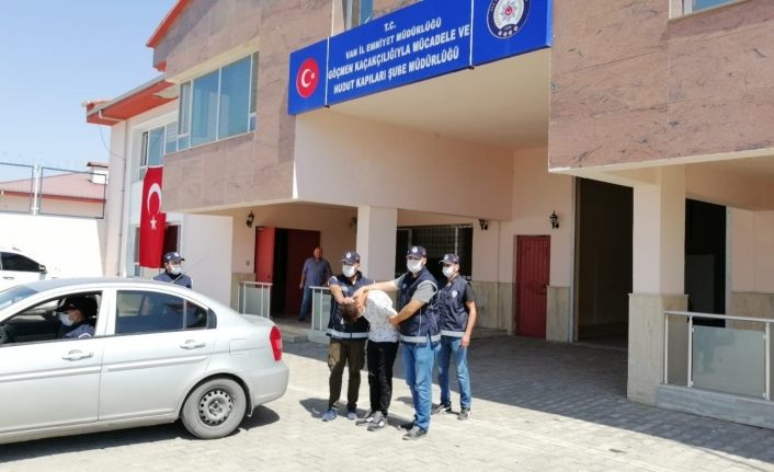 Van’da 36 düzensiz göçmen ve 2 organizatör yakalandı