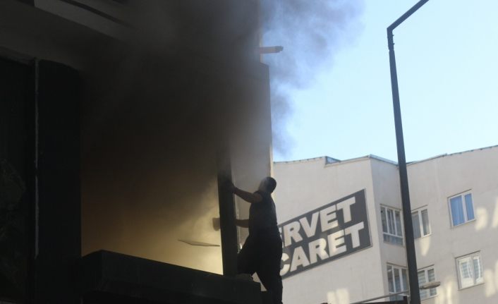 Van’da iş yeri yangını: 3 yaralı
