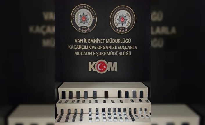 Van’da kaçak cep telefonu ve tıbbi ilaç ele geçirildi