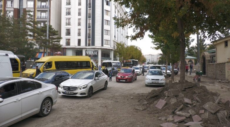 Van’da trafik çilesi bitmek bilmiyor!