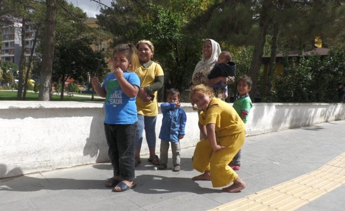 Van’da yaşayan Suriyeliler; Mecburen dileniyoruz