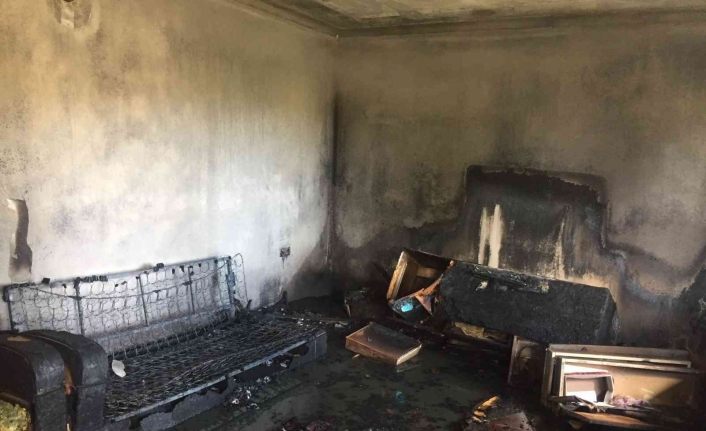 Alevlere teslim olan ev kullanılamaz hale geldi