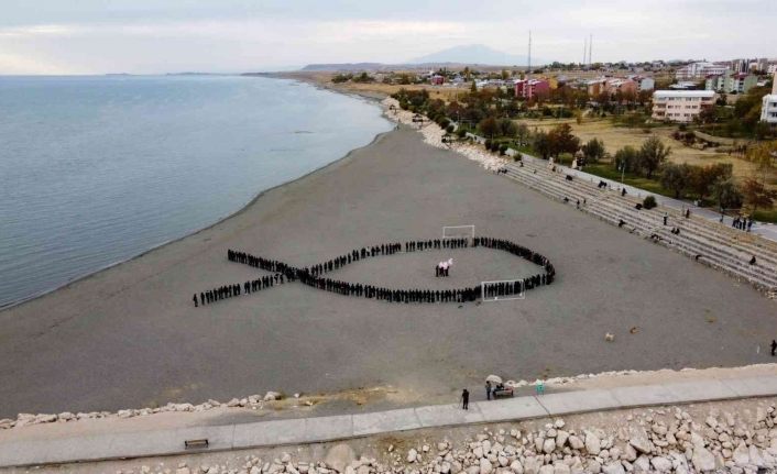Geleceğin ebeleri, meme kanserine dikkat çekmek için klip hazırladı