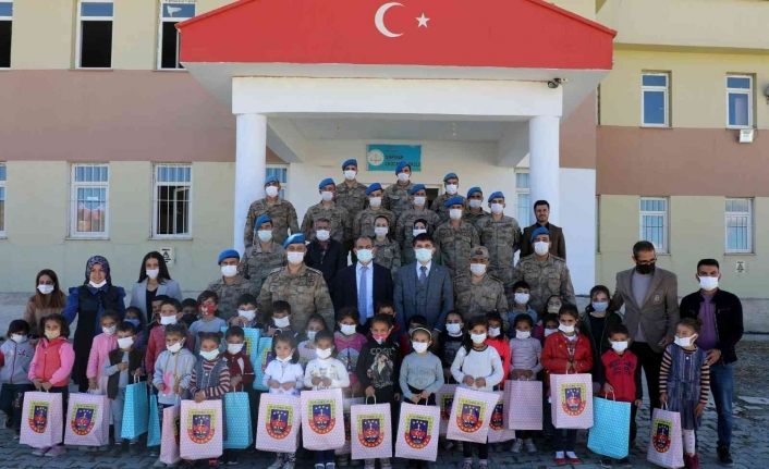 GİMER’den bin çocuğa kırtasiye yardım
