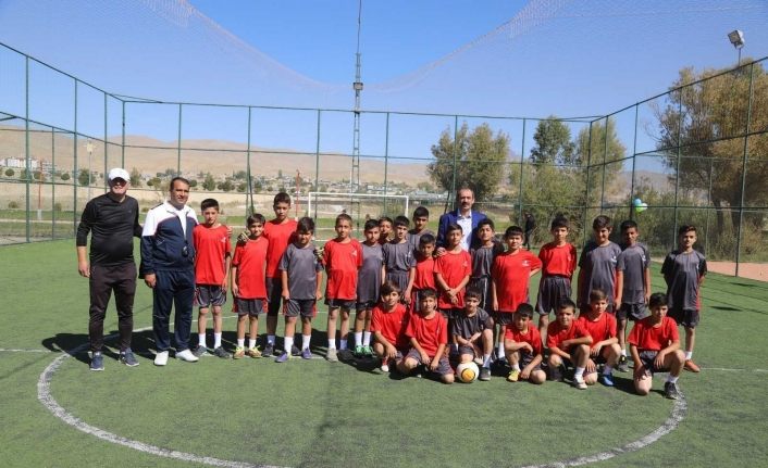 Gürpınar’da tenis kortu ve spor okulu açıldı