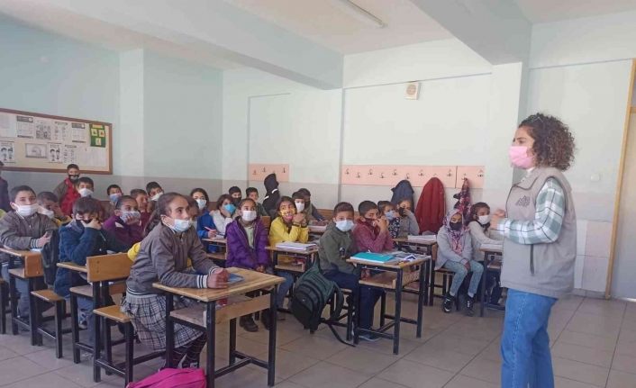 Gürpınarlı öğrencilere ’Biyolojik çeşitlilik’ eğitimi