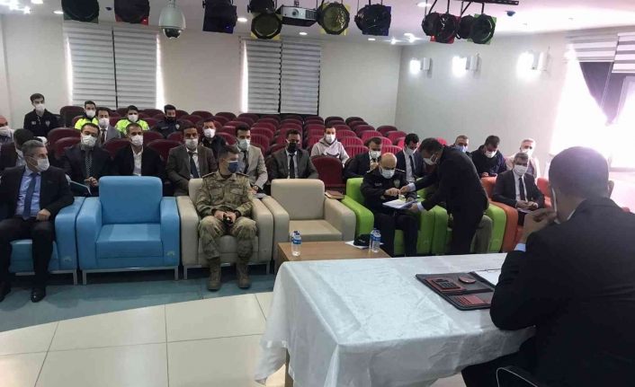 Muradiye’de kurum amirleri toplantısı yapıldı