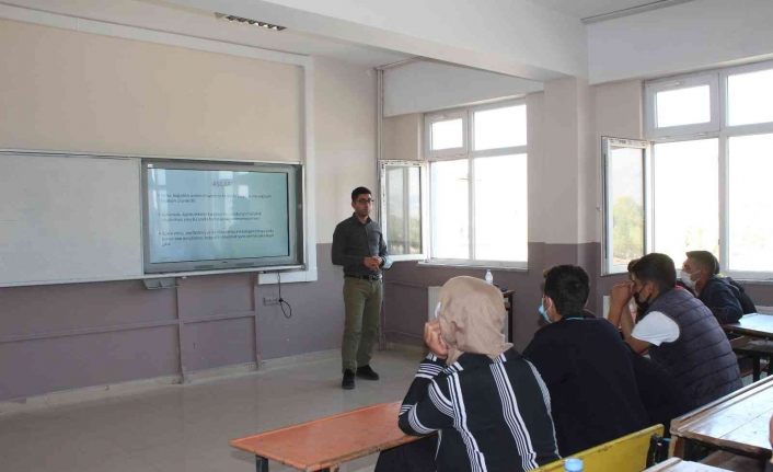 Muradiye’deki öğrenciler korona virüse karşı bilgilendiriliyor