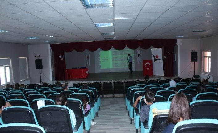 Öğretim üyelerinden öğretmenlere seminer