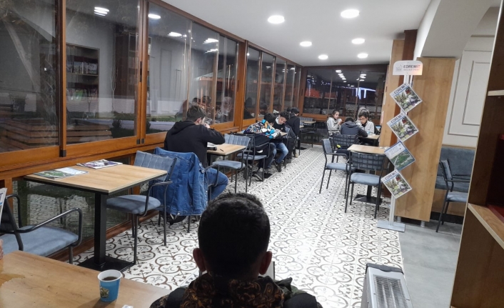 Şabaniye parkındaki kitap cafeye yoğun ilgi