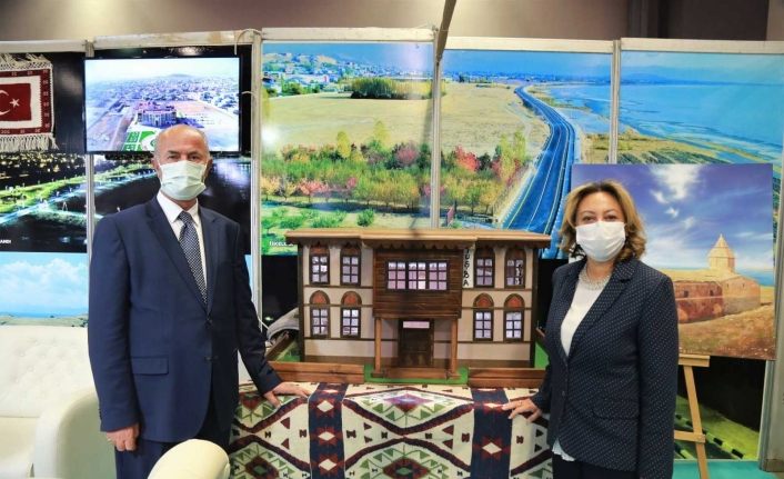 Tuşba Belediyesinin standına büyük ilgi