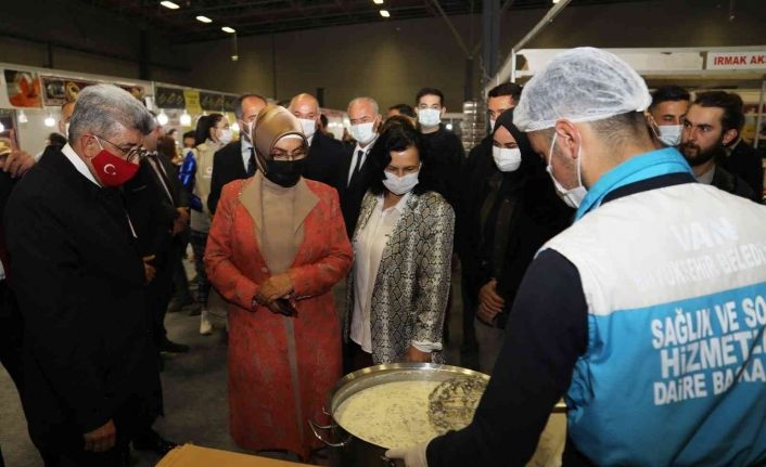 Van Büyükşehir Belediyesi stantlarına büyük ilgi