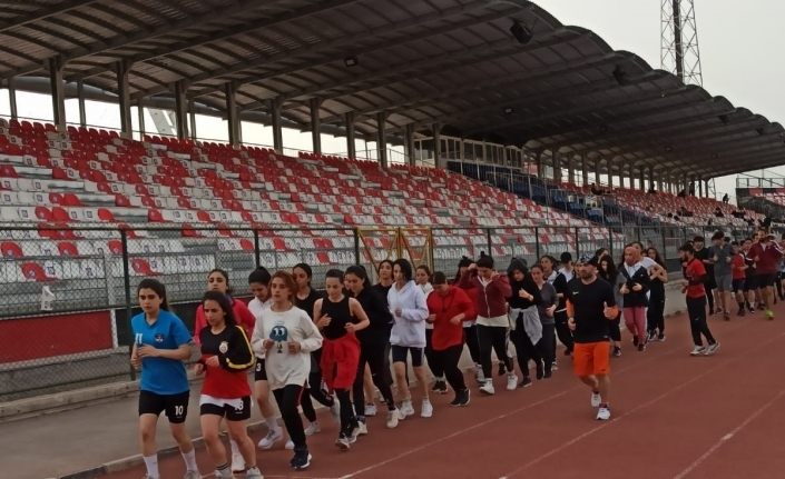 Van Büyükşehir Belediyesinin kursuyla 30 öğrenci üniversiteli oldu