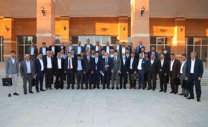 Van Büyükşehir Belediyesinin muhtarlarla buluşma toplantıları devam ediyor