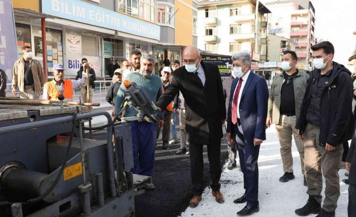 Van Valisi Bilmez, İpekyolu’ndaki çalışmaları inceledi