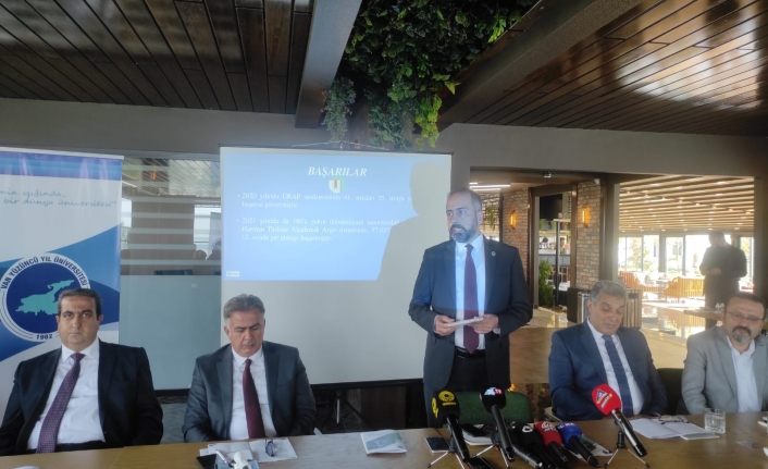 Van Yüzüncü Yıl Üniversitesi rektörü Hamdullah Şevli basınla bir araya geldi