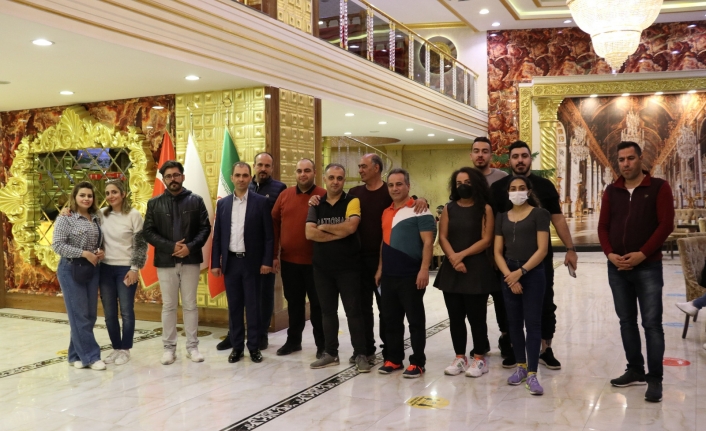 Van’a gelen İranlılar gönüllerince eğleniyor