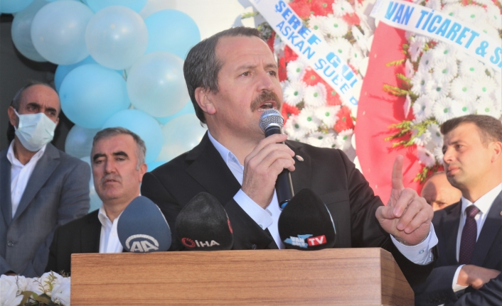 Van’da konuşan Ali Yalçın; Tıpkı ‘One Minute’ gibi haysiyetli bir tavırdı