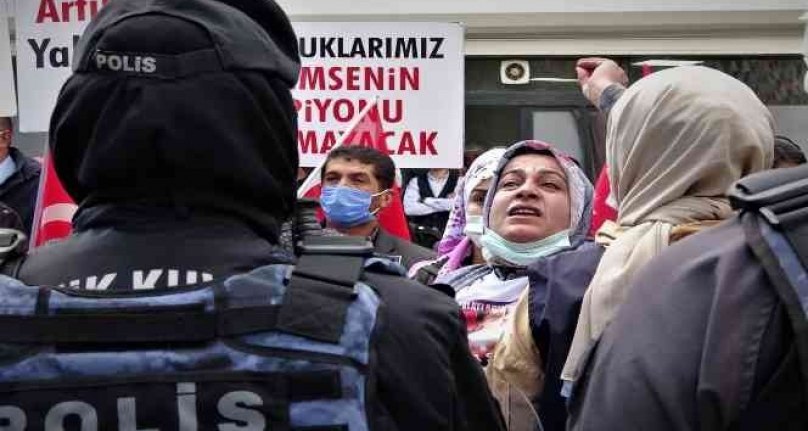 Vanlı annelerin evlat nöbeti devam ediyor
