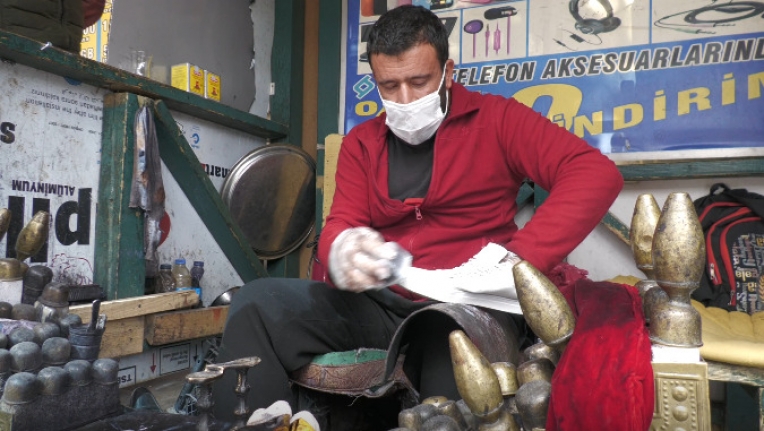 Vanlı Ayakkabı boyacılarının tek isteği sıcak bir yer 