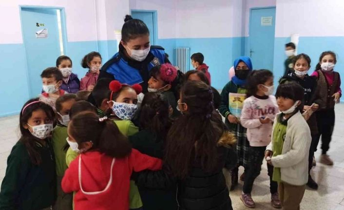 Vanlı öğrencilere polislik mesleği tanıtıldı