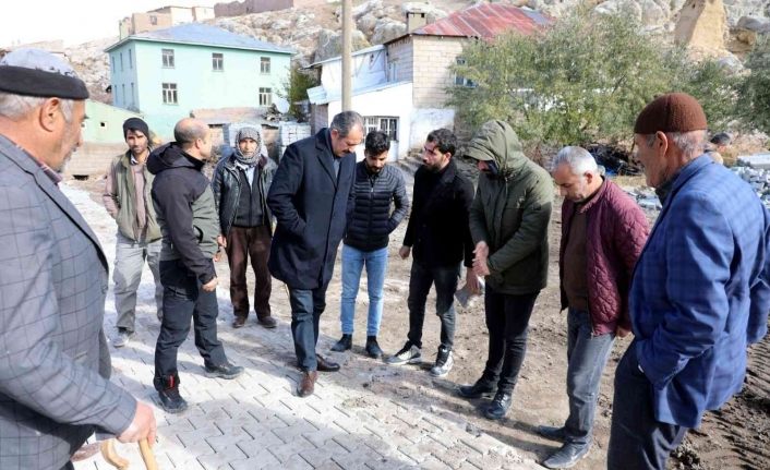 Gürpınar’da parke taşı çalışmaları sürüyor