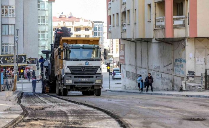İpekyolu Belediyesi hatalı asfaltı söktürdü