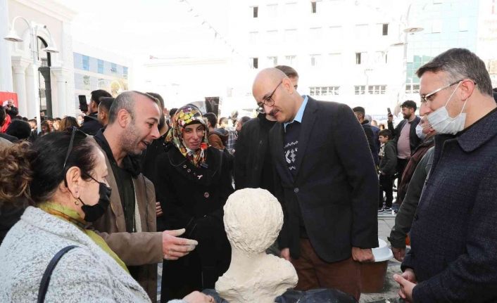 İranlı turistlerden heykel sanatına büyük ilgi