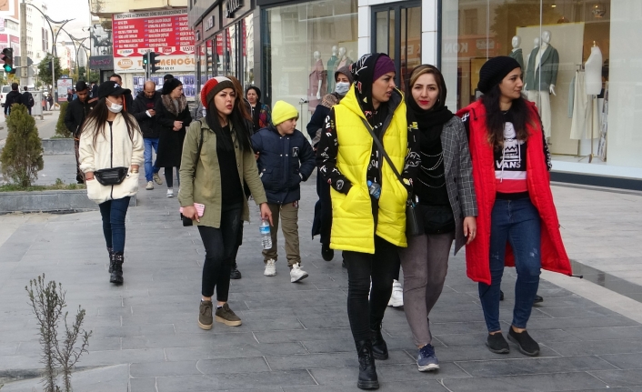 İranlıların Van’a gelişi esnafın yüzünü güldürdü