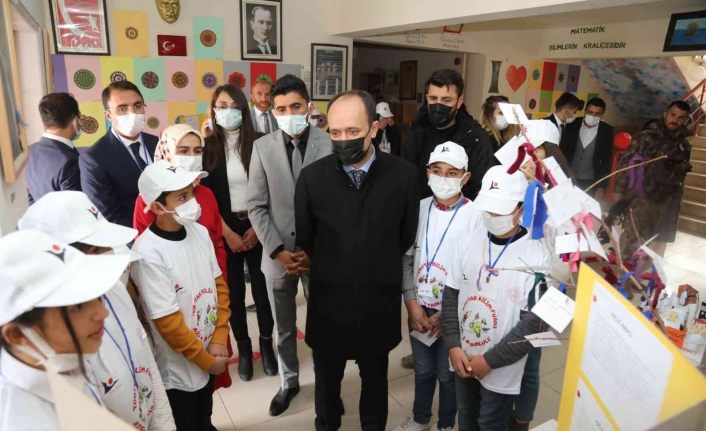 Kaymakam Solak, 4006 TÜBİTAK Bilim Fuarı’na katıldı